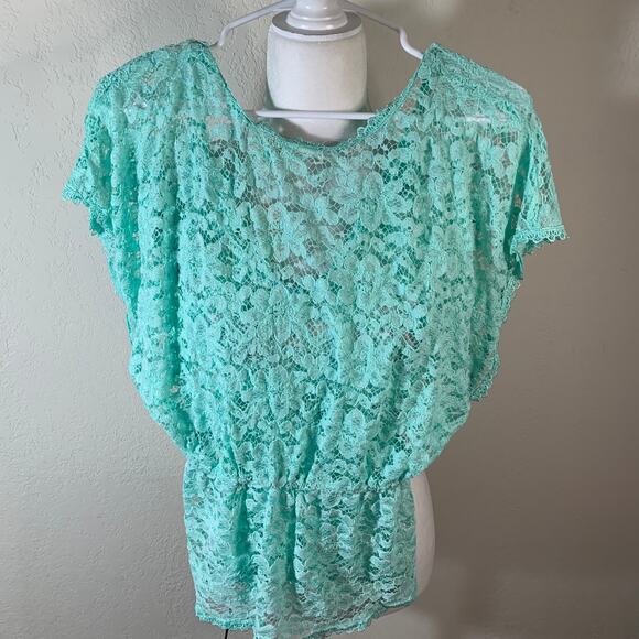 Green lace cute top size S (NWT) - Picture 2 of 7